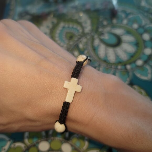 Handmade Christian Beaded Macrame Bracelet - Picture 3 of 3